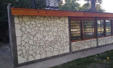 Casa en venta - 2 Dormitorios 1 Baño - Cochera - Abasto, La Plata