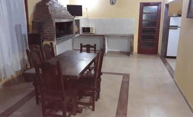 Casa en venta - 2 Dormitorios 1 Baño - Cochera - Abasto, La Plata