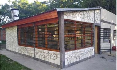 Casa en venta - 2 Dormitorios 1 Baño - Cochera - Abasto, La Plata