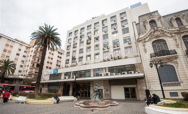 Oficina en Arriendo en Arriendo call center por posición frente al Teatro Municipal