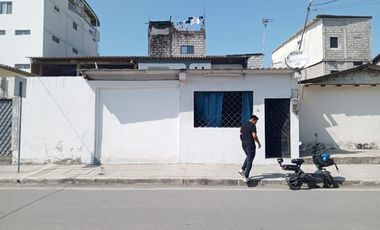 VENTA CASA AV. 9NA Y 3 DE NOVIEMBRE, CENTRO DE PLAYAS (AR)