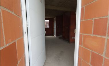 SE VENDE CASA DOS PISOS EN MANZANARES CIUDAD DEL CAMPO