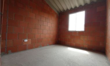 SE VENDE CASA DOS PISOS EN MANZANARES CIUDAD DEL CAMPO