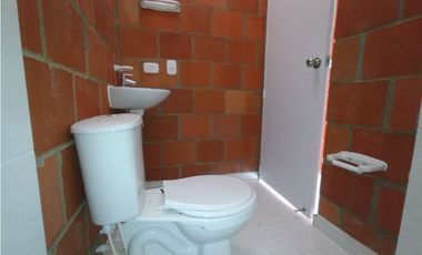 SE VENDE CASA DOS PISOS EN MANZANARES CIUDAD DEL CAMPO