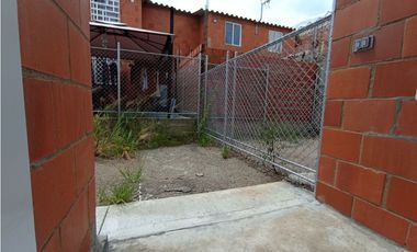 SE VENDE CASA DOS PISOS EN MANZANARES CIUDAD DEL CAMPO