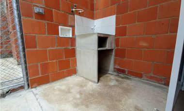 SE VENDE CASA DOS PISOS EN MANZANARES CIUDAD DEL CAMPO