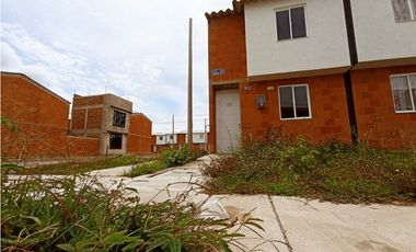 SE VENDE CASA DOS PISOS EN MANZANARES CIUDAD DEL CAMPO