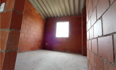 SE VENDE CASA DOS PISOS EN MANZANARES CIUDAD DEL CAMPO