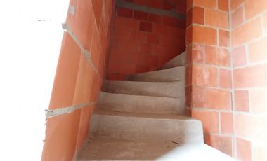 SE VENDE CASA DOS PISOS EN MANZANARES CIUDAD DEL CAMPO