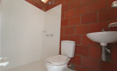 SE VENDE CASA DOS PISOS EN MANZANARES CIUDAD DEL CAMPO