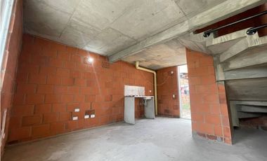 SE ALQUILA CASA DOS PISOS EN OBRA GRIS CANDELARIA / BELHORIZONTE