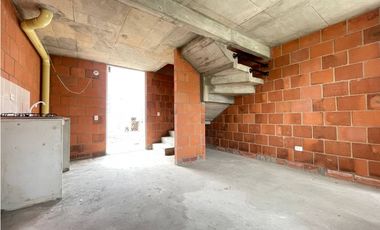 SE ALQUILA CASA DOS PISOS EN OBRA GRIS CANDELARIA / BELHORIZONTE