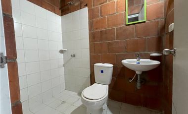 SE ALQUILA CASA EN OBRA GRIS DOS PISOS EN CIUDADELA LAS FLORES JAMUNDI