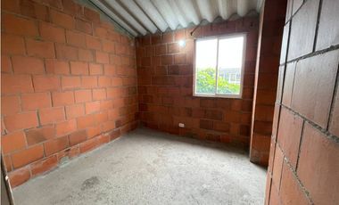 SE ALQUILA CASA EN OBRA GRIS DOS PISOS EN CIUDADELA LAS FLORES JAMUNDI