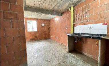 SE ALQUILA CASA EN OBRA GRIS DOS PISOS EN CIUDADELA LAS FLORES JAMUNDI