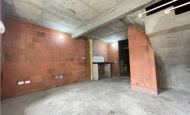 SE ALQUILA CASA EN OBRA GRIS DOS PISOS EN CIUDADELA LAS FLORES JAMUNDI