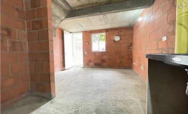 SE ALQUILA CASA EN OBRA GRIS DOS PISOS EN CIUDADELA LAS FLORES JAMUNDI