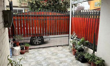 Casa en Arriendo en Pasaje los Yuyos, Villa La Foresta /Metro protectora