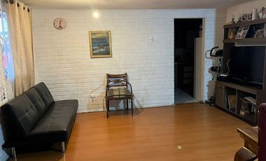 Casa en Arriendo en Pasaje los Yuyos, Villa La Foresta /Metro protectora