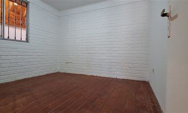 Casa en Arriendo en Pasaje los Yuyos, Villa La Foresta /Metro protectora