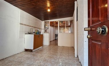 Casa en Arriendo en Pasaje los Yuyos, Villa La Foresta /Metro protectora