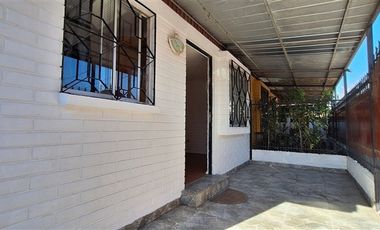 Casa en Arriendo en Pasaje los Yuyos, Villa La Foresta /Metro protectora