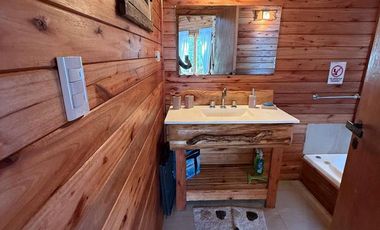 Hermosa cabaña en el Bosque de Mar de Cobo - lote 960m2