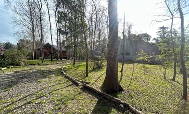 Hermosa cabaña en el Bosque de Mar de Cobo - lote 960m2
