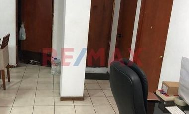 Oportunidad En Surco!! Casa Con Local En Zona Comercial De Alta Afluencia!!!