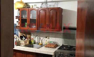 Oportunidad En Surco!! Casa Con Local En Zona Comercial De Alta Afluencia!!!