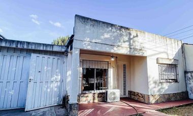 Casa en venta - 4 Dormitorios 2 Baños - Cochera - 500mts2 - Coronel Brandsen