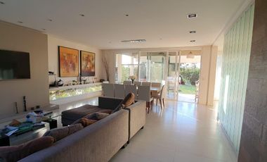 Casa  en Venta 4 dorm. en Los Lagos, Nordelta, Tigre