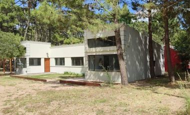 Casa en venta - 3 Dormitorios 2 Baños - Mar de las Pampas