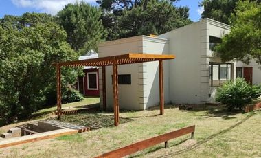 Casa en venta - 3 Dormitorios 2 Baños - Mar de las Pampas