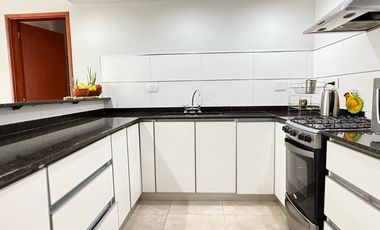 ¡Maravillosa casa en el corazón de la ciudad de Roque Pérez!