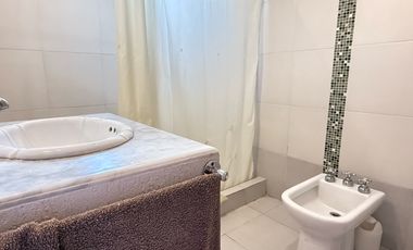 ¡Maravillosa casa en el corazón de la ciudad de Roque Pérez!