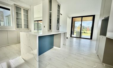 Casa de 6 Ambientes en Venta al Golf en La Reserva Cardales - Sofitel