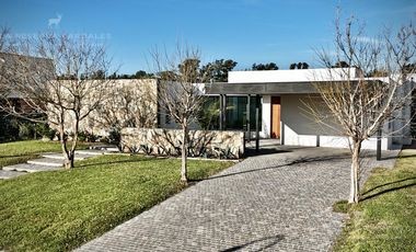 Casa de 6 Ambientes en Venta al Golf en La Reserva Cardales - Sofitel