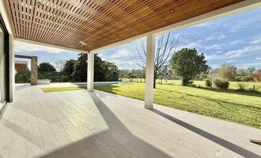 Casa de 6 Ambientes en Venta al Golf en La Reserva Cardales - Sofitel