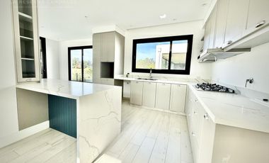 Casa de 6 Ambientes en Venta al Golf en La Reserva Cardales - Sofitel