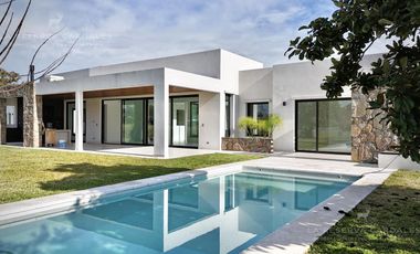 Casa de 6 Ambientes en Venta al Golf en La Reserva Cardales - Sofitel