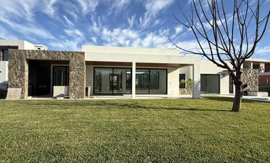 Casa de 6 Ambientes en Venta al Golf en La Reserva Cardales - Sofitel