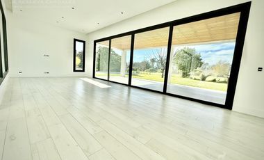 Casa de 6 Ambientes en Venta al Golf en La Reserva Cardales - Sofitel