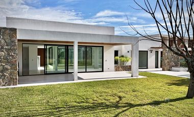 Casa de 6 Ambientes en Venta al Golf en La Reserva Cardales - Sofitel