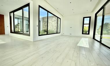 Casa de 6 Ambientes en Venta al Golf en La Reserva Cardales - Sofitel