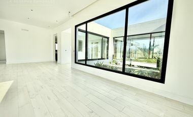 Casa de 6 Ambientes en Venta al Golf en La Reserva Cardales - Sofitel