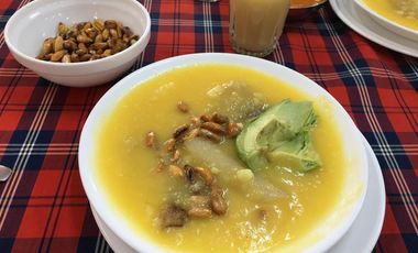 Venta terreno Guayllabamba con escritura pública. 1.000m2 cerca al zoo.