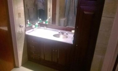 Casa en venta - 4 Dormitorios 4 Baños - Cocheras - 303Mts2 - Lanús