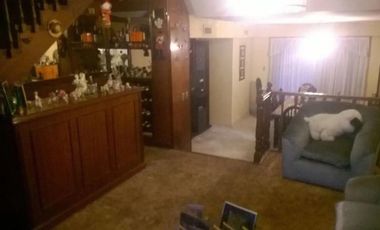 Casa en venta - 4 Dormitorios 4 Baños - Cocheras - 303Mts2 - Lanús