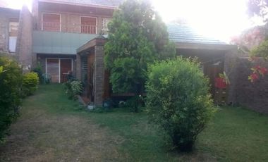 Casa en venta - 4 Dormitorios 4 Baños - Cocheras - 303Mts2 - Lanús